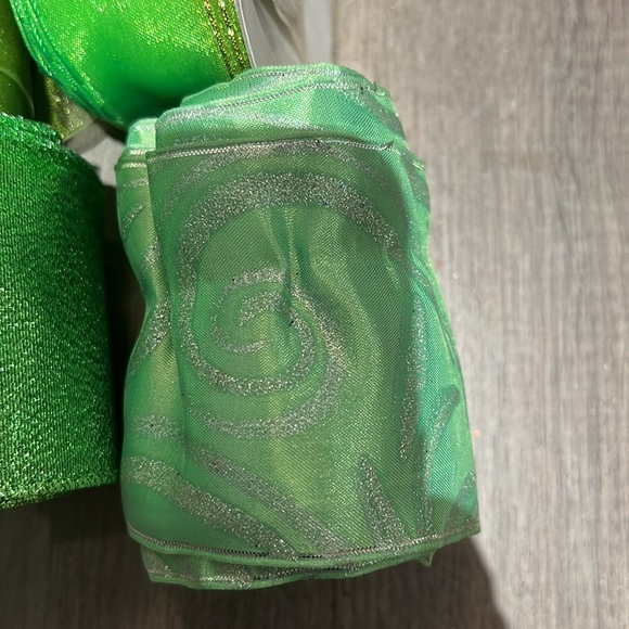 Bundle of 4 super cute ribbons. Lightly used - Picture 5 of 6